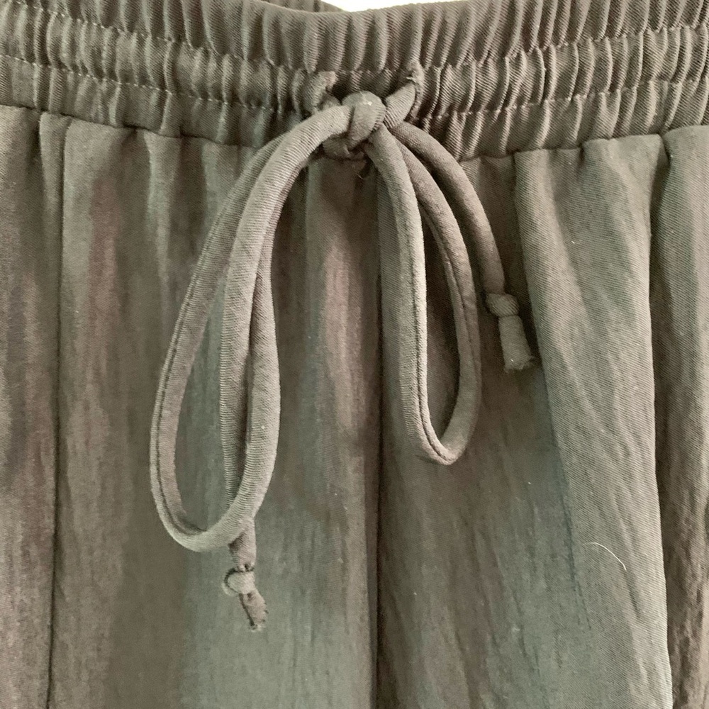 Women’s Ruffle Hem Shorts - Picture 3 of 6